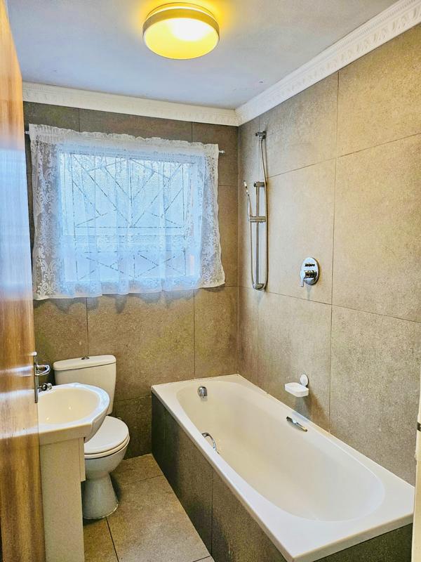 6 Bedroom Property for Sale in Belhar Western Cape